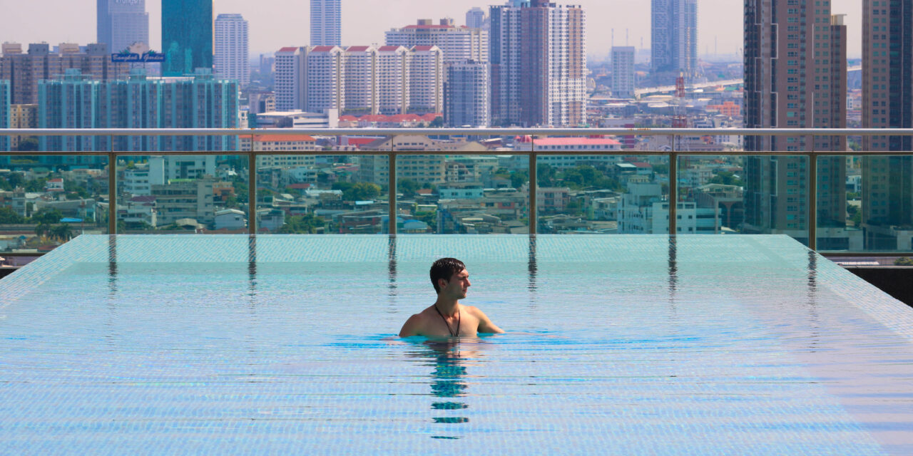 Doar Unul din 100 de blocuri de locuințe sau ansambluri rezidențiale noi are piscină
